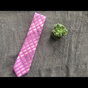 New VanHuesen Tie!